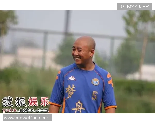 女明星与足球明星亲密合照展现璀璨星光交汇的魅力瞬间